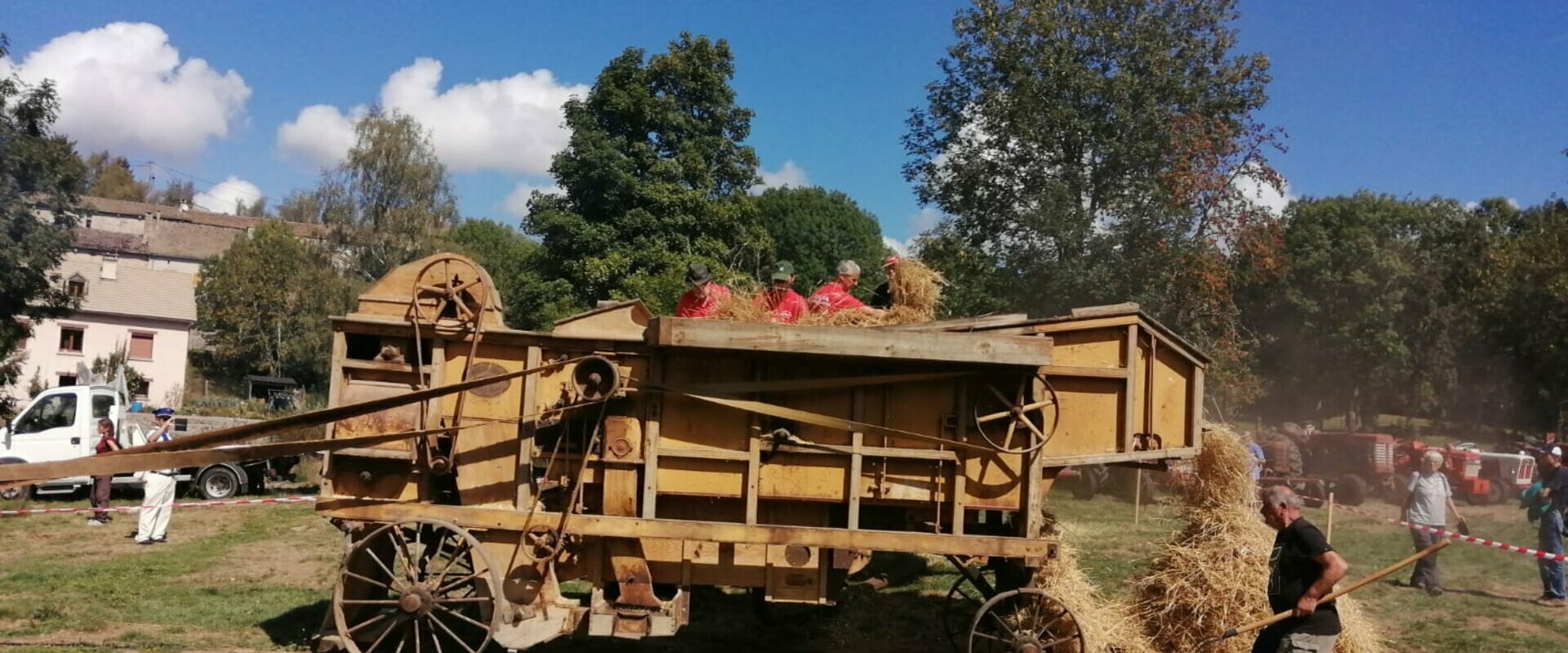 Bienvenue sur le nouveau site de la commune de LACHAMP-RIBENNES. au coeur de la Lozère Randon Margeride